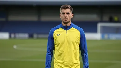 Carrick Rangers sign Kym Nelson, an experienced Irish League defender, after manager Stephen Baxter approached him