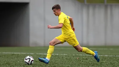 Carrick Rangers secured a 2-2 draw with Crusaders in the Irish Premiership, maintaining their strong second-place...